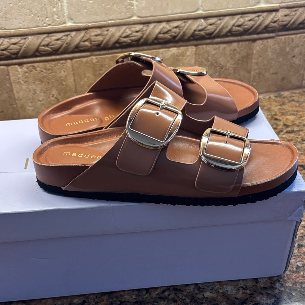 Madden Girl Bodiee Caramel Slide Sandals 5.5 - Picture 2 of 4